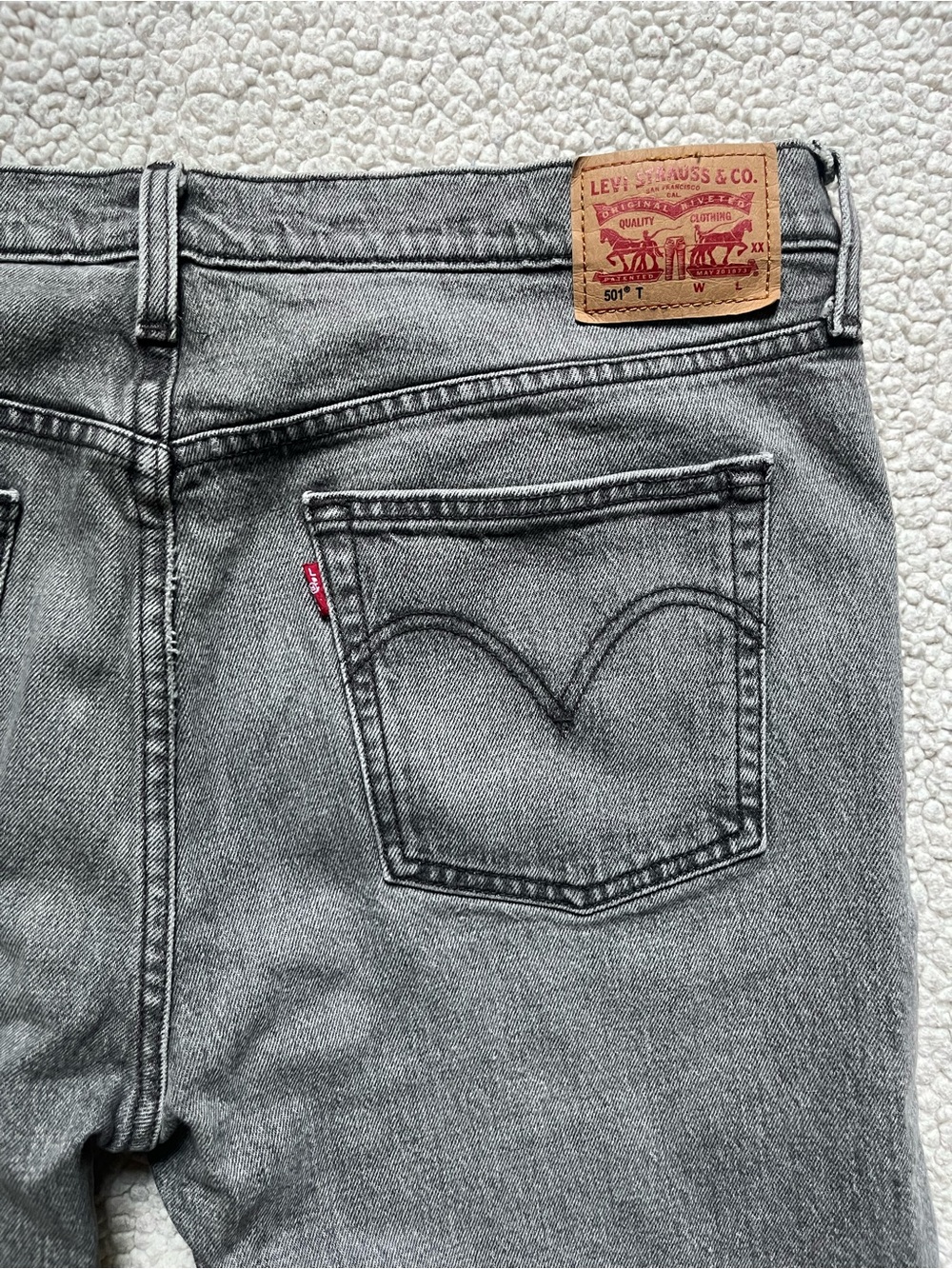 Gray Button-Fly Levi’s 501 Jeans - Classic Washed Denim - Picture 7 of 8